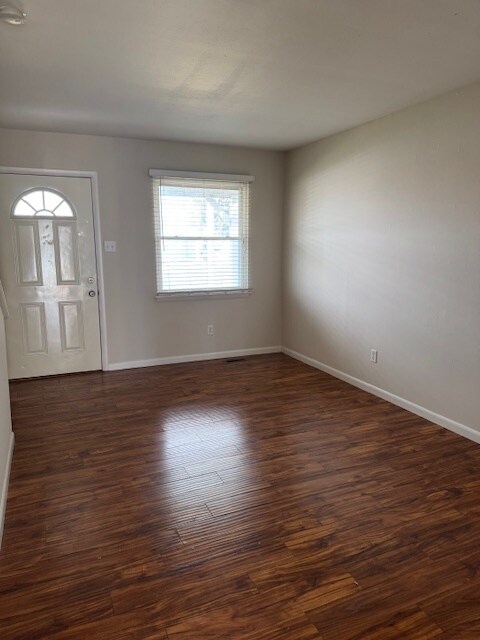 Building Photo - 622 Yale Blvd