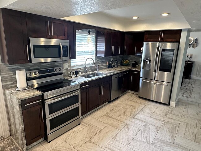Building Photo - 7327 Floral Cir E