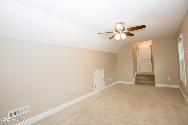 Building Photo - 104 Pine Hawk Dr