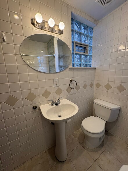 Bathroom - 1711 S 13th St