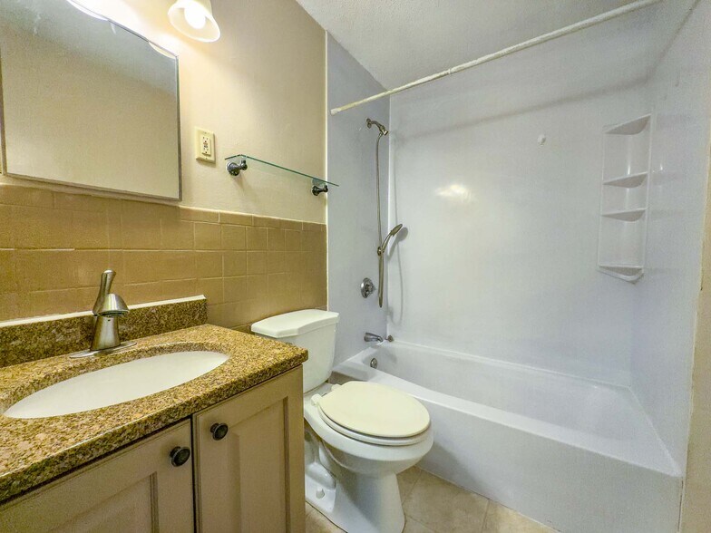 Building Photo - 31 Andrew St