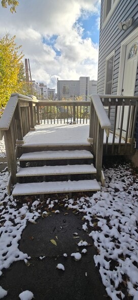 Building Photo - 1515 Lingo St