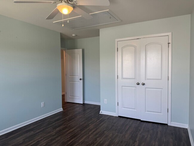 Building Photo - Five Bedroom Home in The Villages of Denver