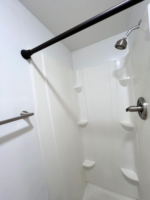 Shower - 301 N Columbus Ave