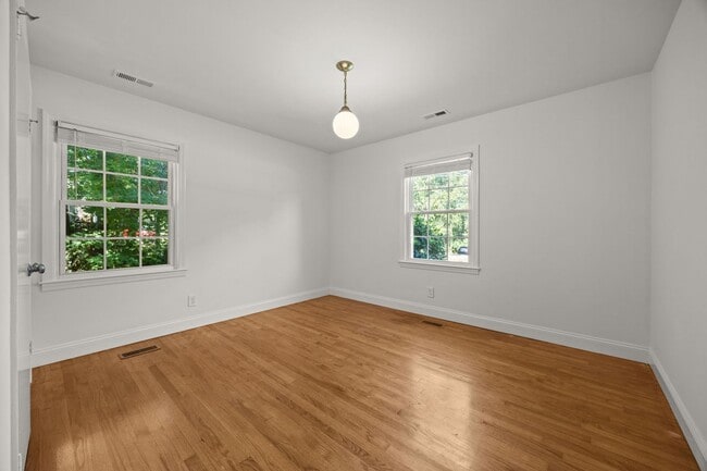 Building Photo - 3 Bed 2 Bath Just Outside Downtown Lilling...
