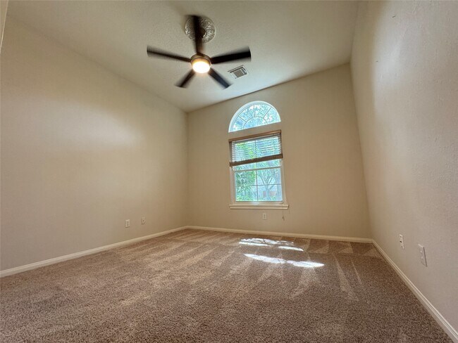 Building Photo - 5822 Pinellas Park Ct