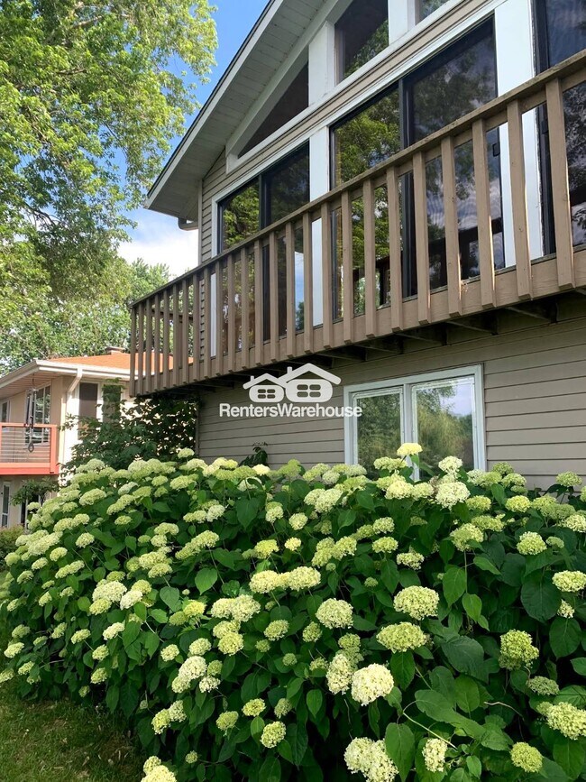 Building Photo - 1322 Meadowlark Dr