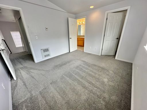 Building Photo - Lovely 3 bed Townhome near desirable Greenlake!