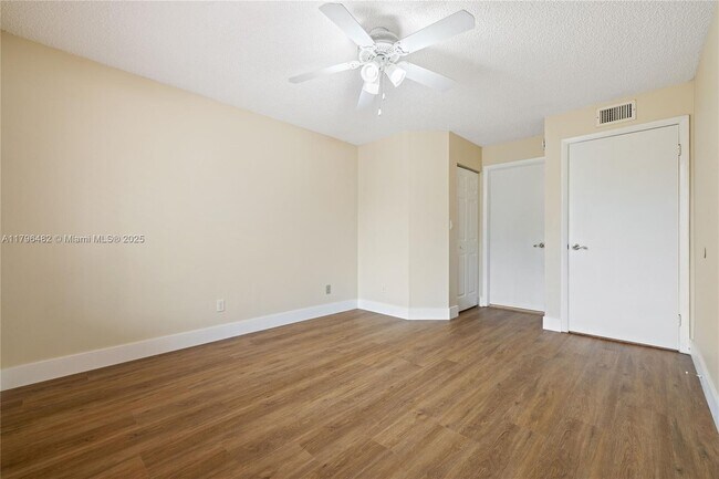 Building Photo - 958 Coral Club Dr