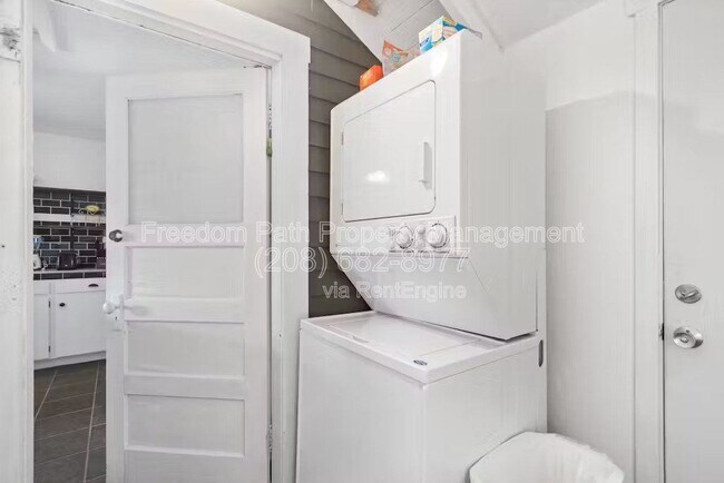 Building Photo - 43843 ID-200