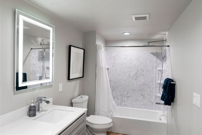 Building Photo - 1002 Adeline St