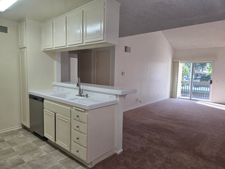 Building Photo - 24518 Nicklaus Dr