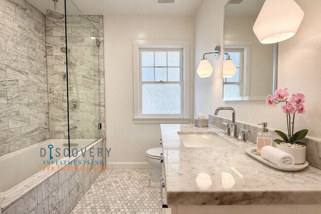 Building Photo - Panoramic Hill Estate with Sweeping Views