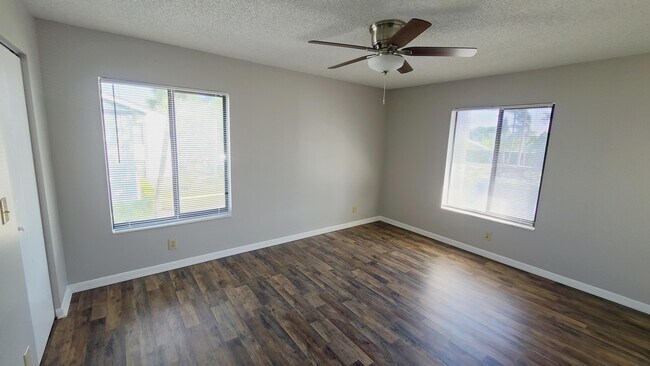 Building Photo - 1002 Green Pine Blvd