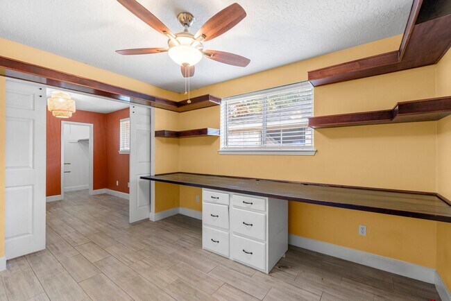 Building Photo - 3010 Westerland Dr