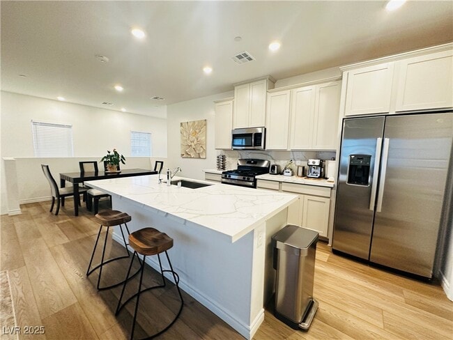 Building Photo - 600 Carriage Hill Dr