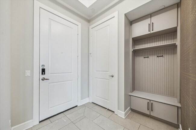 Building Photo - 9757 Katy Fwy