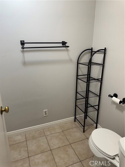 Building Photo - 996 W Huntington Dr