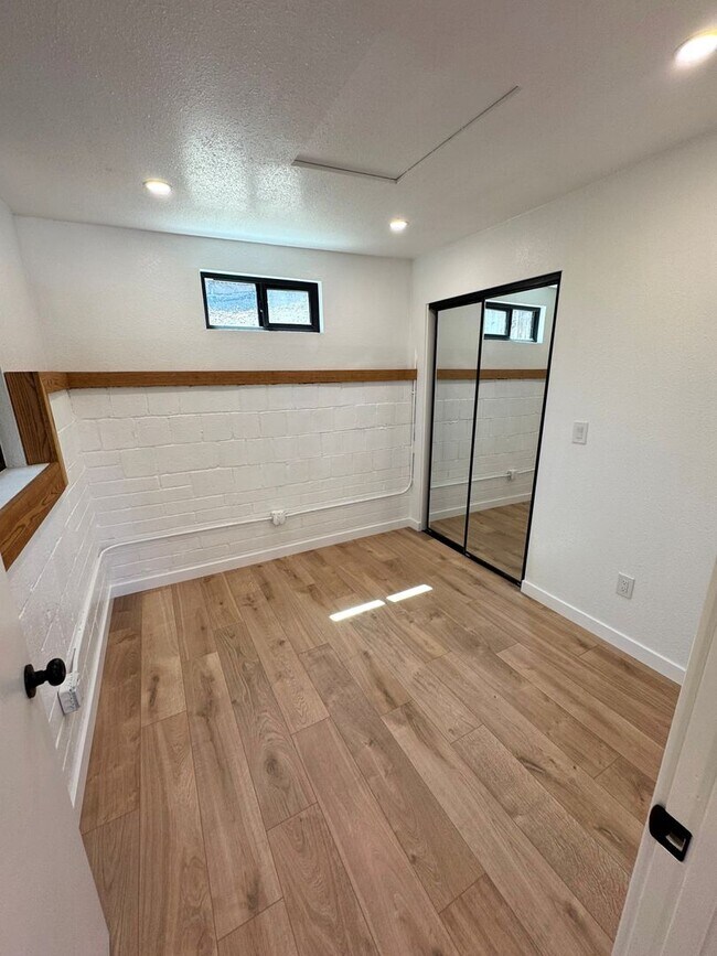Building Photo - 8220 Edison Dr