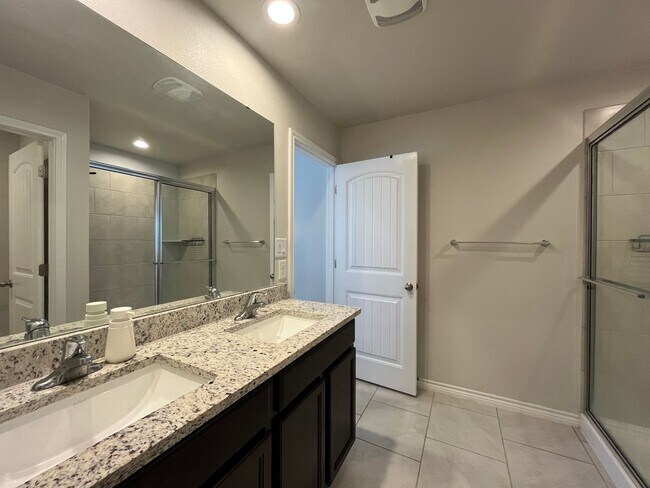 Building Photo - RANCHO VISTA CORNER LOT HOME! DOG FRIENDLY