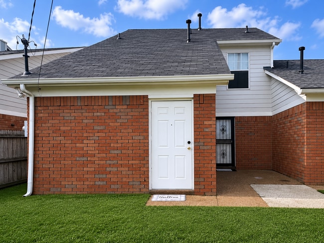 Building Photo - 7745 Shadowland Dr