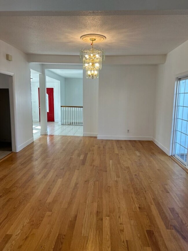 Building Photo - Single Family Home for Rent