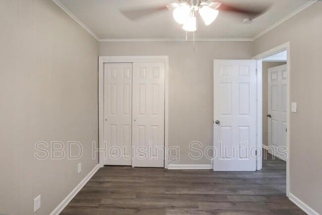 Building Photo - 1903 S Crescent Ave