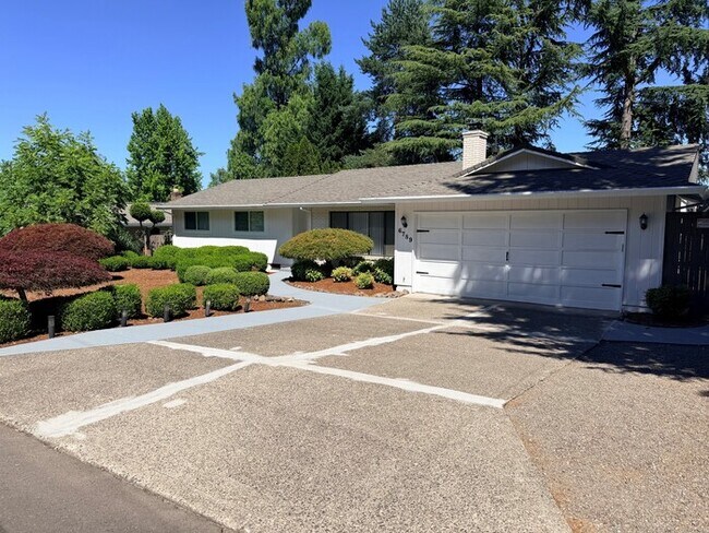 Building Photo - Spacious West Linn Ranch with Multiple Living Spaces, Large Fenced Backyard & Landscaping Included!