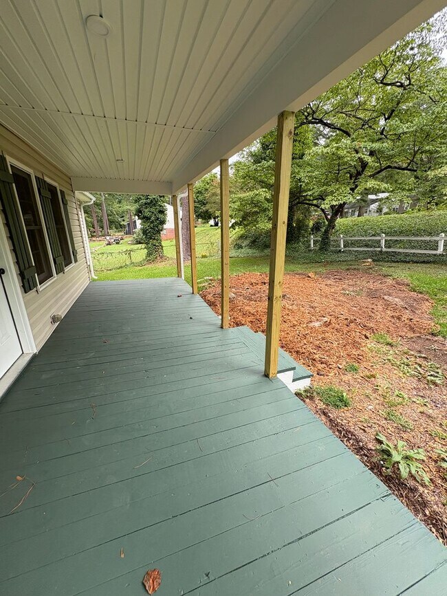 Building Photo - Lovely 3 Bedroom 2 Bath Home in Spartanburg