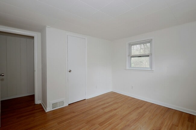 Building Photo - 121 Westport Rd