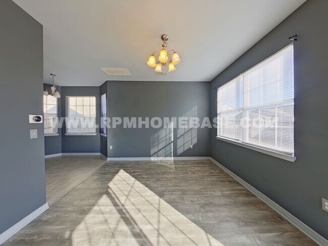 Building Photo - Spacious 4-Bedroom Home in South Crestview...