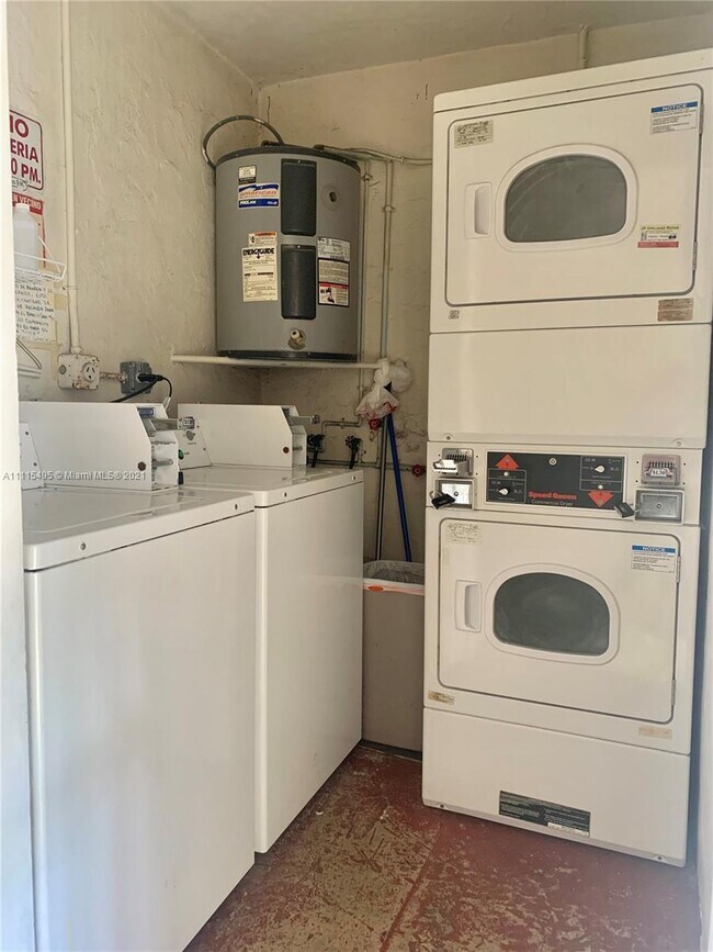 Building Photo - 1250 W 26th Pl