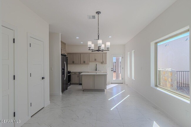 Building Photo - 500 E San Antonio Ave