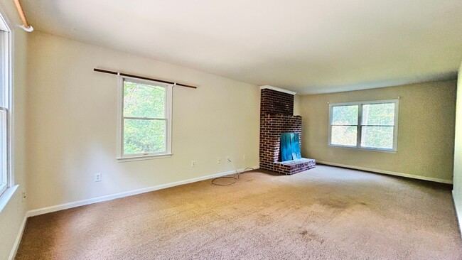 Building Photo - 8+ PRIVATE ACRES - KING GEORGE