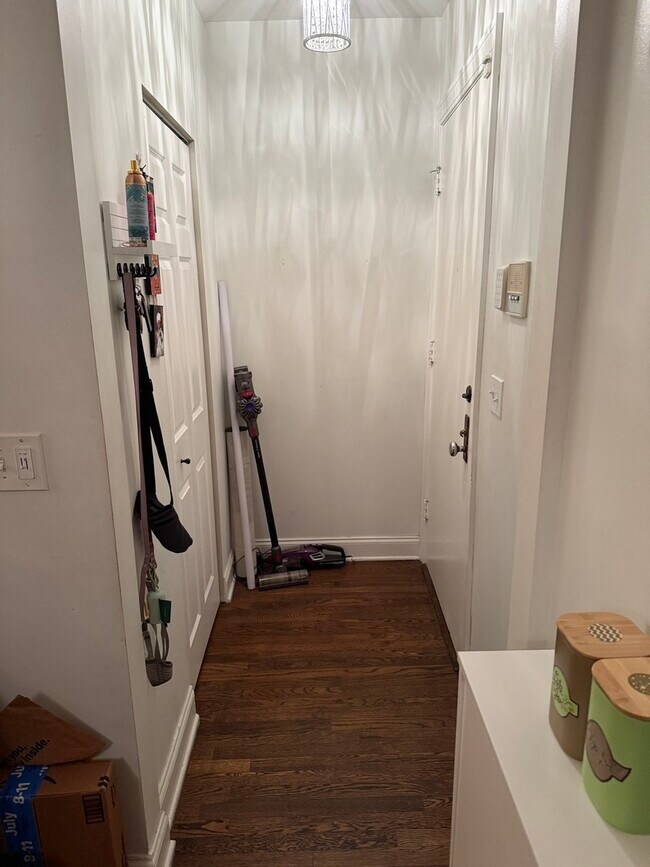 Primary Photo - 1155 W Grace St
