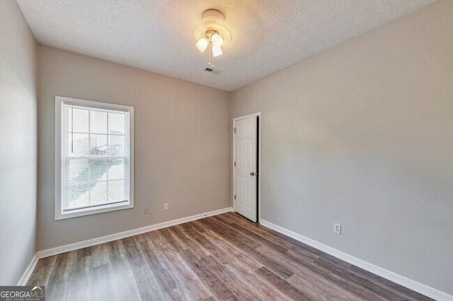 Building Photo - 38 Rockport Dr