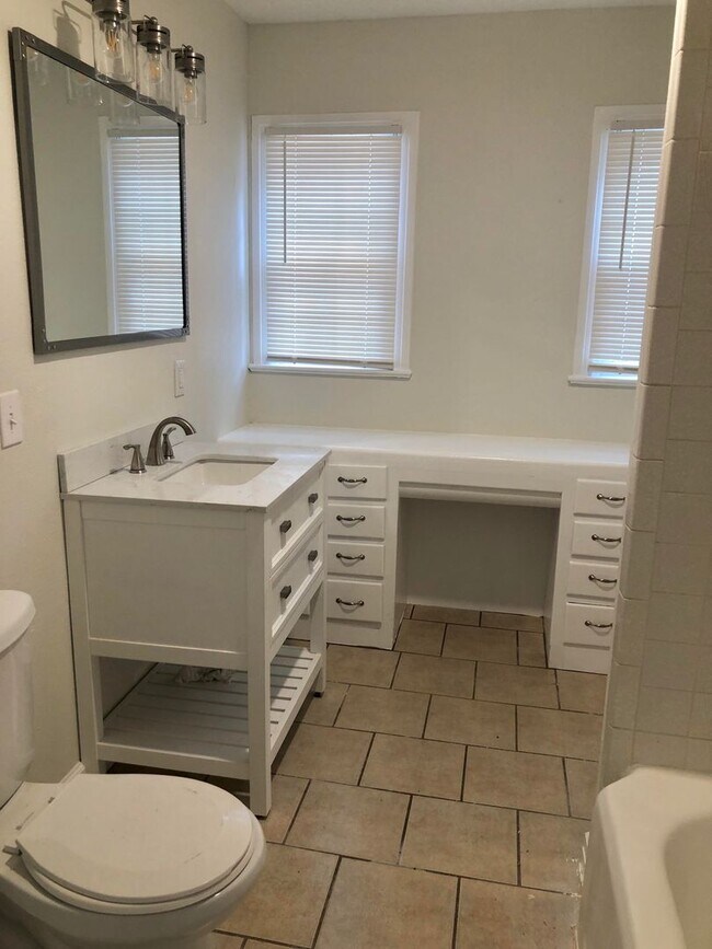 Building Photo - Pre leasing now for August 10th move in!