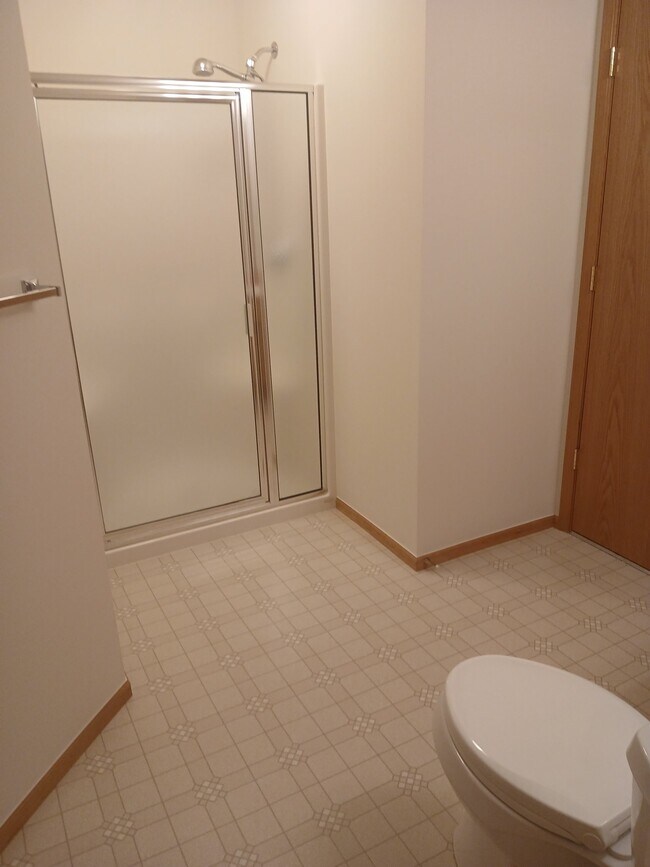 Building Photo - 5760 Correll Dr