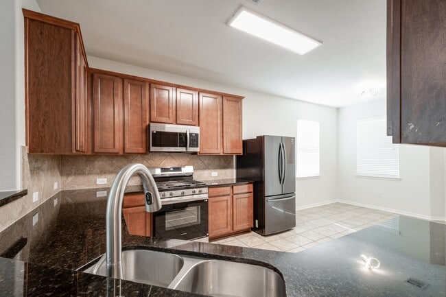 Building Photo - 10019 Lynnwood Dr