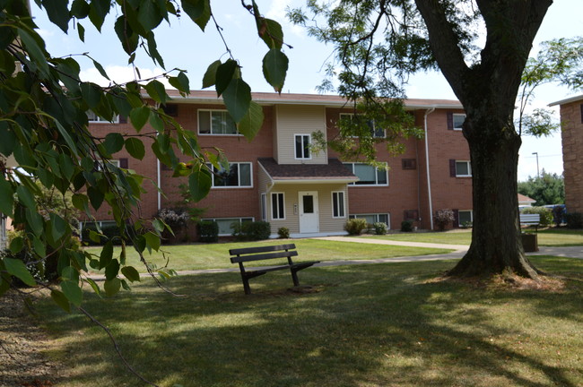 Hickory Arms - Hickory Arms Apartments
