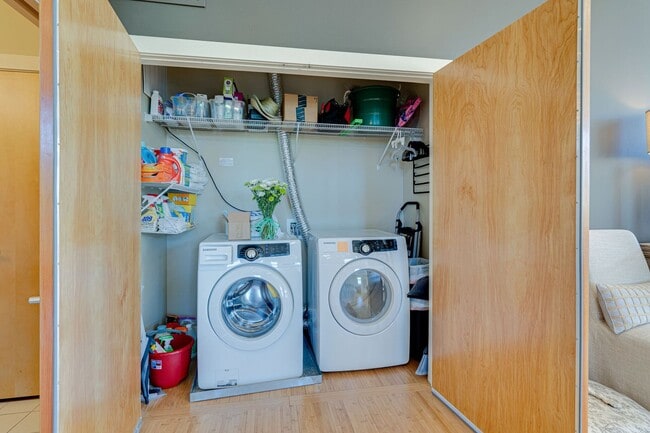 Building Photo - Stunning unfurnished 3BR/2.5BA Condo in Prime Belmont/Vanderbilt Location!