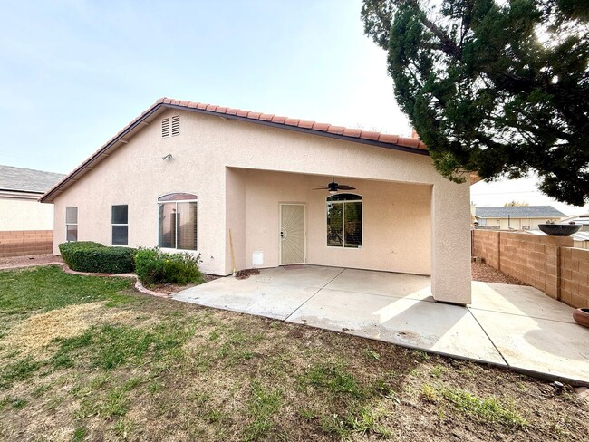 Building Photo - Charming 3 bedroom 2 bathroom home with So...