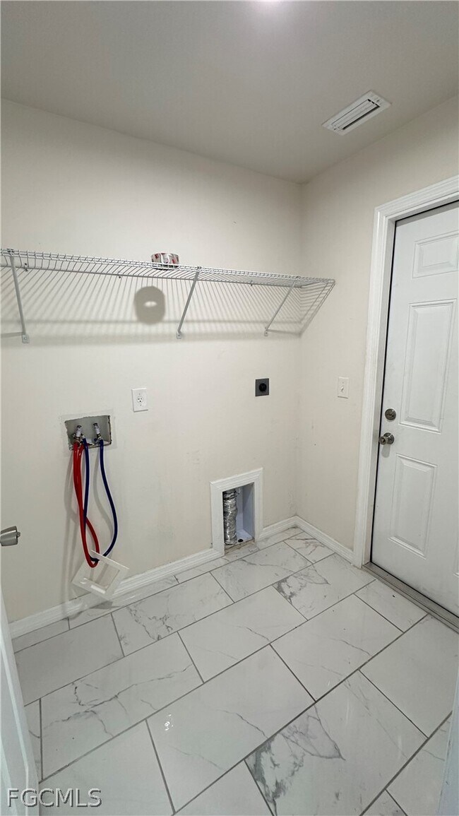 Building Photo - 3305 SW 15th Pl