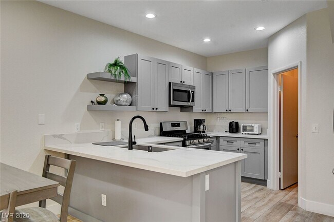 Building Photo - 251 S Green Valley Pkwy