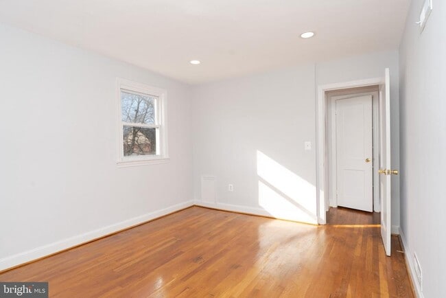 Building Photo - 10026 Lorain Ave