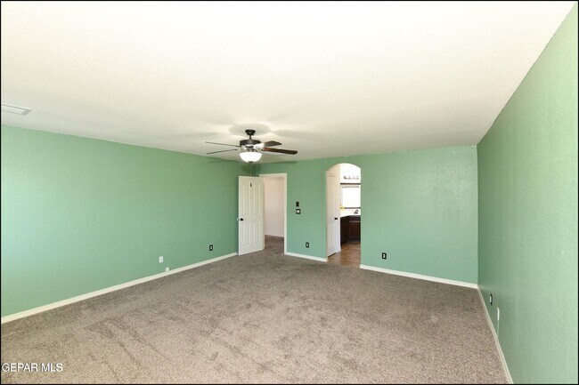 Building Photo - 14309 S Cave Ave
