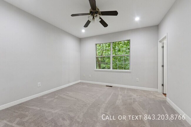 Building Photo - 4585 Great Oak Dr