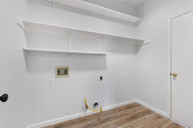 Building Photo - 3817 Newland Dr