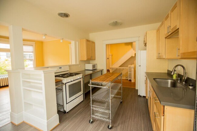 Building Photo - Dubois Apartments - 2 bedrooms