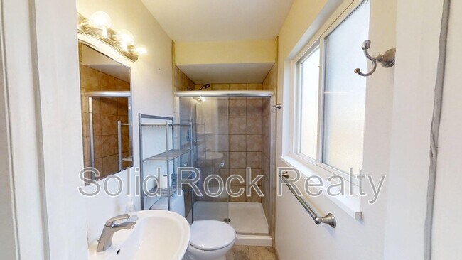 Building Photo - 4811 Villa Cir